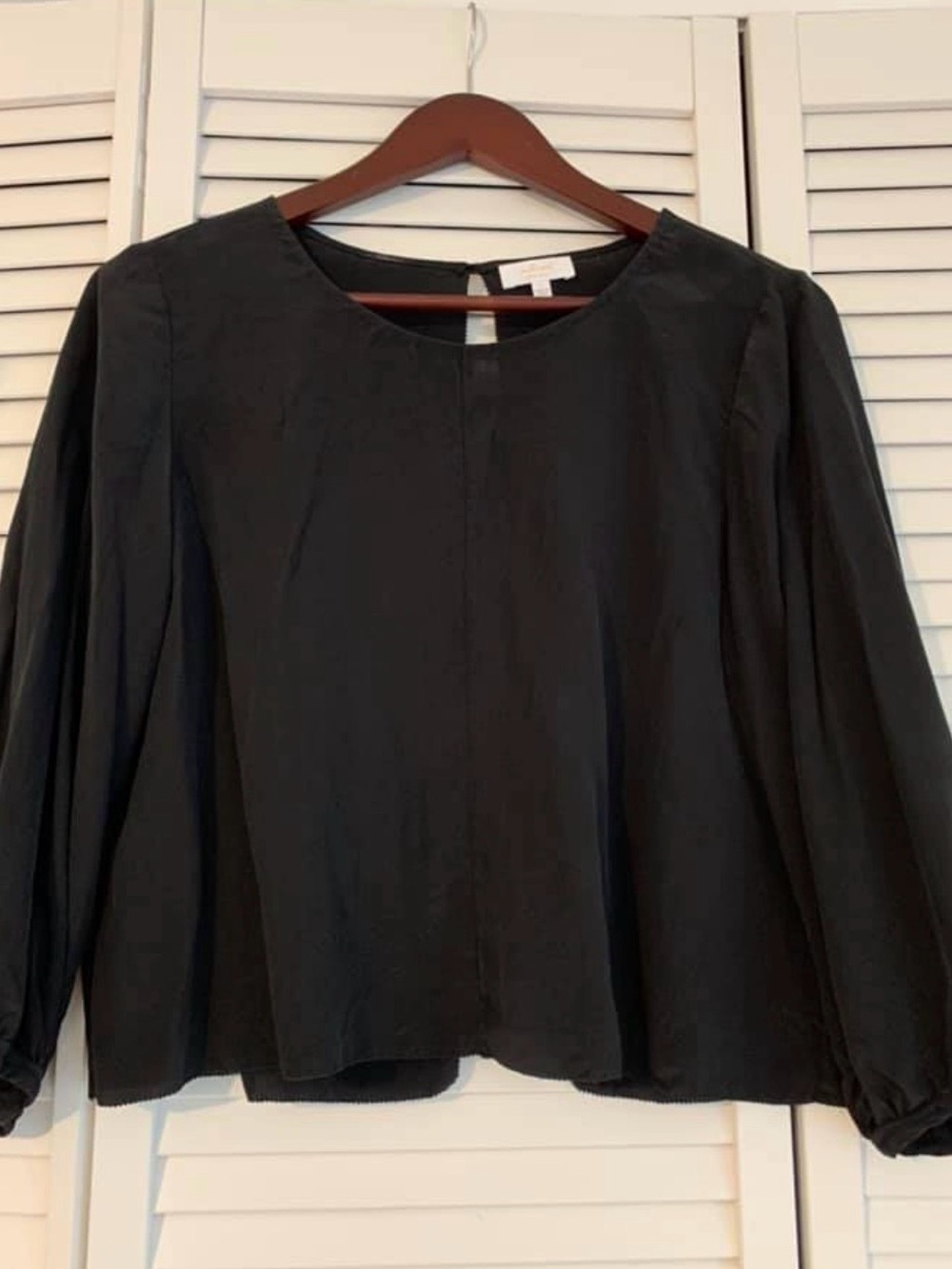 LIKE NEW Aritzia Wilfred 100% SILK Open Back Black 3/4 sleeve Blouse - size XS